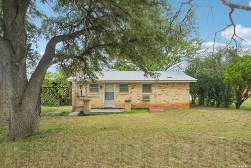 1620 Cavett St, Gonzales, TX, 78629-2412 | Card Image