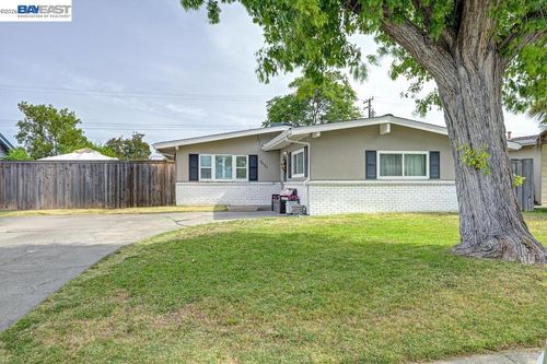 3637 Centinella Dr, North Highlands, CA, 95660-3735 | Card Image