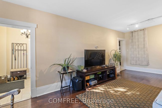 8 Laura St, House other with 5 bedrooms, 3 bathrooms and 4 parking in Lyn ON | Image 15