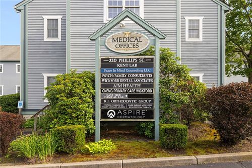 203-320 Phillips St, North Kingstown, RI, 02852-5149 | Card Image