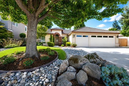 2615 E Pryor Dr, Fresno, CA, 93720-4467 | Card Image