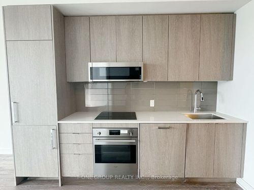 521-250 Lawrence Ave W, Toronto, ON, M5M1B2 | Card Image