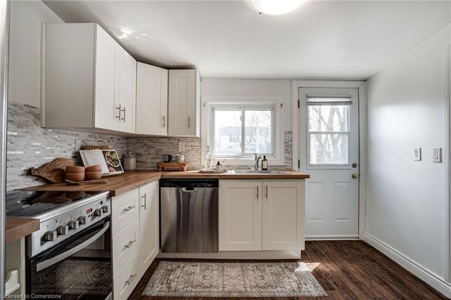 77 E 24 Th St, House other with 2 bedrooms, 1 bathrooms and 1 parking in Hamilton ON | Image 8