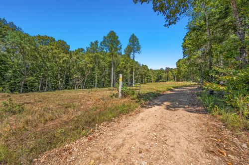 261 Norris Hollow Rd, Vanleer, TN, 37181-6633 | Card Image