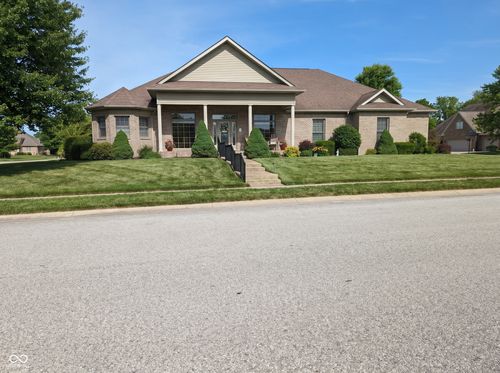 3975 Arrowwood Dr, Columbus, IN, 47203-8116 | Card Image