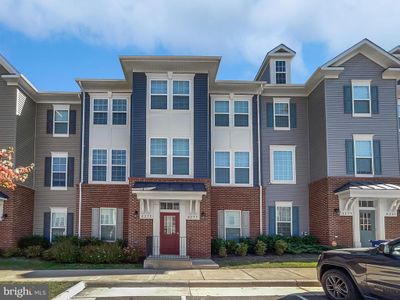 8255 Knight Station Way, Townhouse with 3 bedrooms, 3 bathrooms and null parking in Manassas VA | Image 1