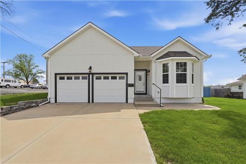 11219 W 57th Ter, Shawnee, KS, 66203-2231 | Card Image