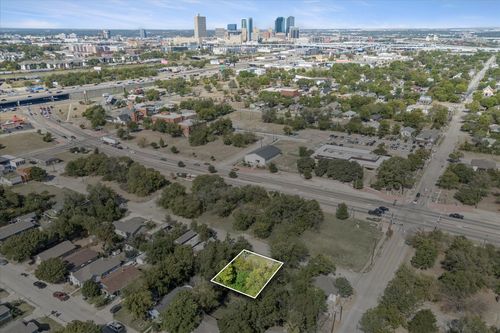 962 E Oleander St, Fort Worth, TX, 76104-5241 | Card Image