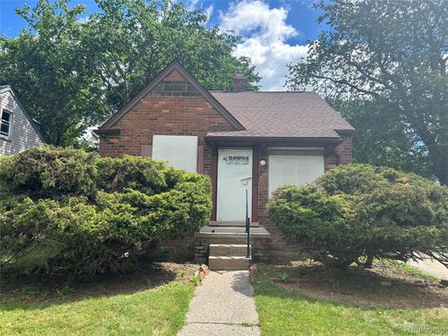 5290 University Pl, Detroit, MI, 48224-1370 | Card Image