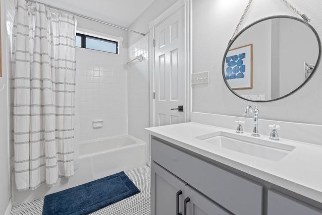 129 The Hills Dr, House other with 5 bedrooms, 5 bathrooms and 8 parking in The Hills TX | Image 31
