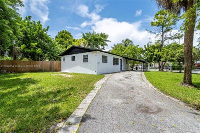 6460 Sw 19th St, House other with 3 bedrooms, 2 bathrooms and null parking in North Lauderdale FL | Image 3