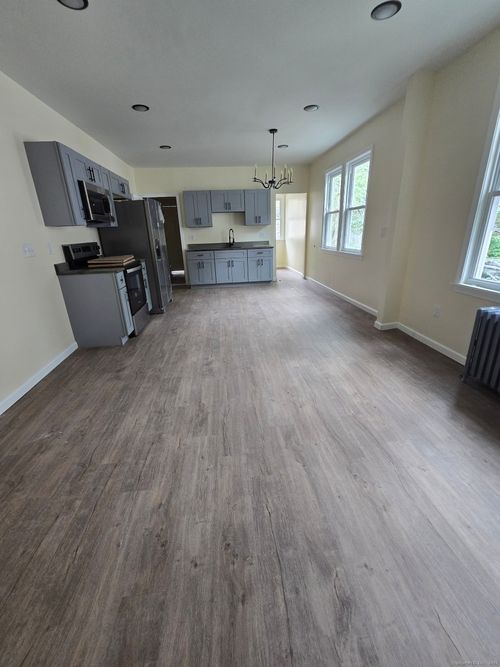 99 Love Ln, Hartford, CT, 06112-1617 | Card Image