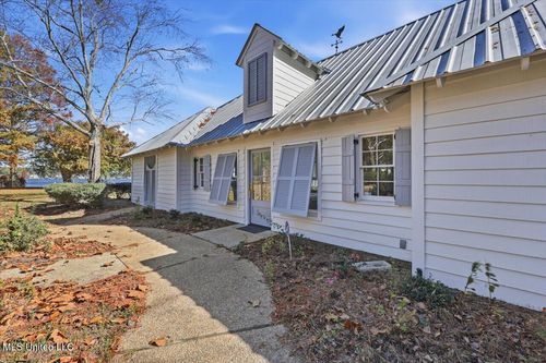 125 Waterford Ln, Madison, MS, 39110-8297 | Card Image