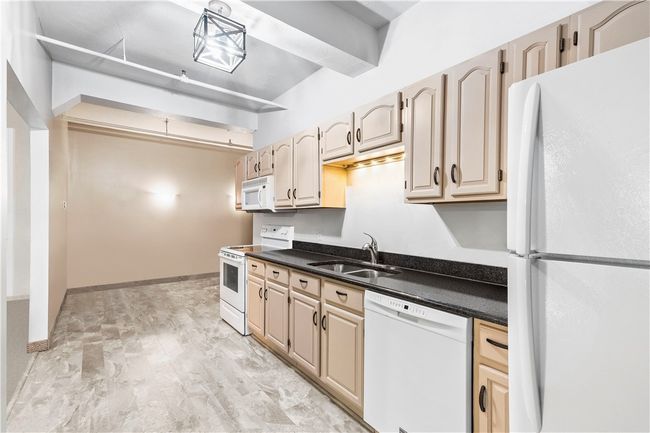 APT-12 - 148 Bernon St, Condo with 2 bedrooms, 1 bathrooms and 2 parking in Woonsocket RI | Image 5