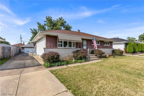 9560 Reichert Rd, Parma, OH, 44130-6046 | Card Image