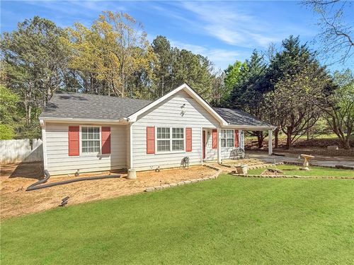211 Brooks Ln, Winder, GA, 30680-2401 | Card Image