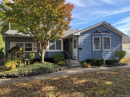 91 8th Ave, Kings Park, NY, 11754-4301 | Card Image