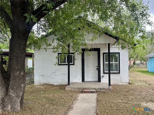 929 Veterans St, Seguin, TX, 78155-3544 | Card Image