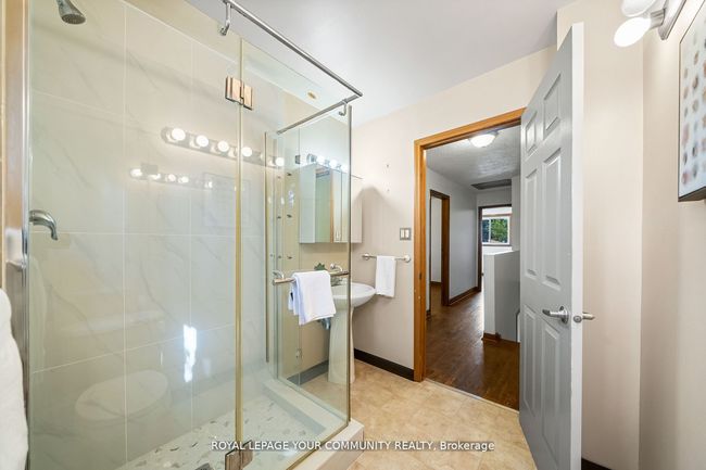 203 Taunton Rd W, House attached with 3 bedrooms, 2 bathrooms and 2 parking in Oshawa ON | Image 24