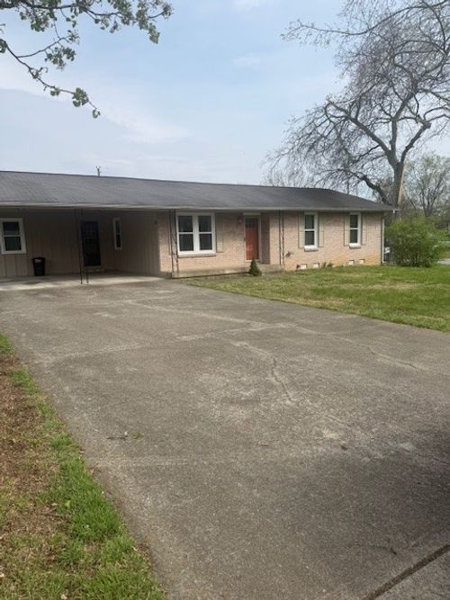 100 Hull Ln, Hendersonville, TN, 37075-3145 | Card Image