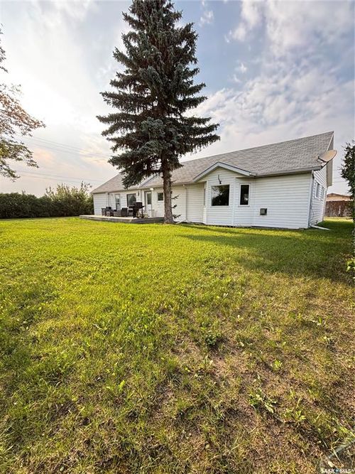 105 Main St W, Meota, SK, S0M1X0 | Card Image