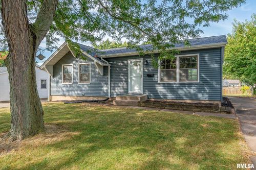 3322 Clover Hills Dr, Bettendorf, IA, 52722-2506 | Card Image