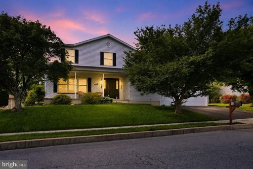 18 Willow Way Dr, ENOLA, PA, 17025-2093 | Card Image