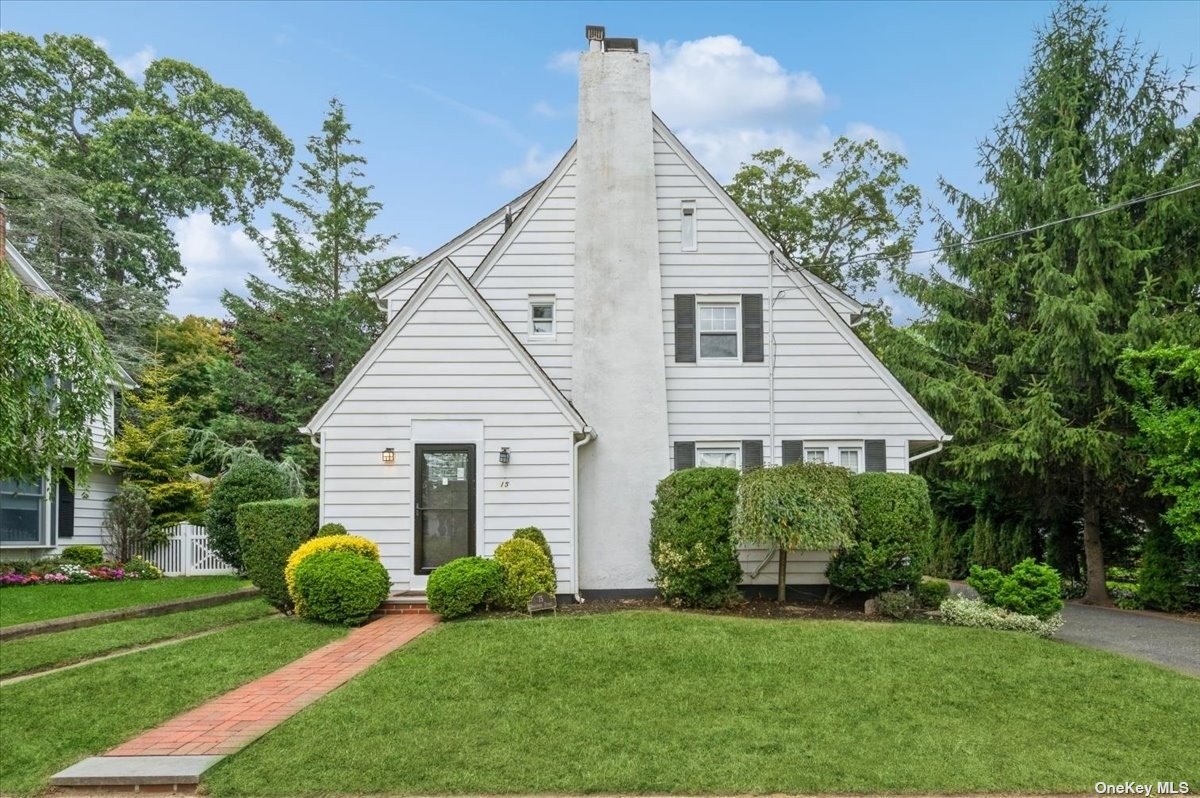 Norcross St, Rockville Centre, NY 11570