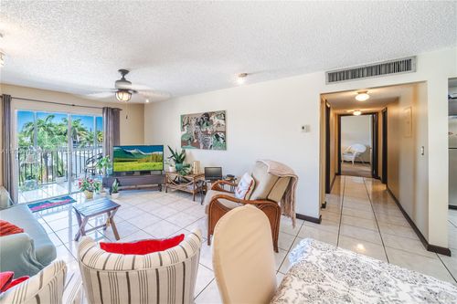 apt-303-701 Ne 1st Ct, Hallandale Beach, FL, 33009-4455 | Card Image