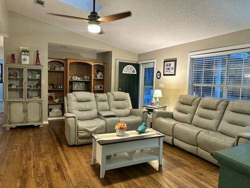 292 Grandview Ave, Valparaiso, FL, 32580-1530 | Card Image