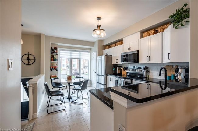 16 Hemlock Way, Townhouse with 2 bedrooms, 2 bathrooms and 3 parking in Grimsby ON | Image 5