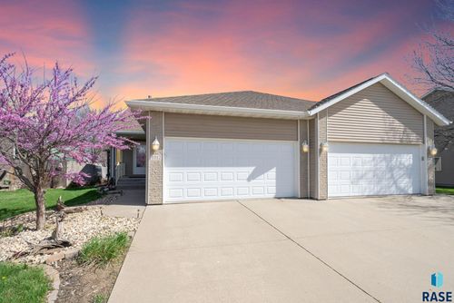 1012 E Magnolia Dr, Brandon, SD, 57005-1053 | Card Image