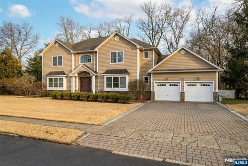 54 Charles Pl, Old Tappan, NJ, 07675-7212 | Card Image