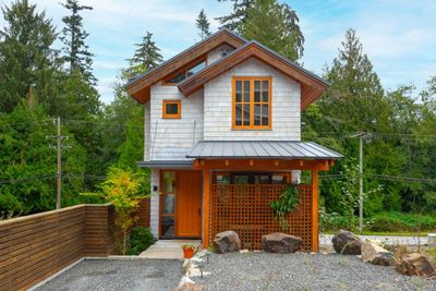 1092 Foxglove Lane, Townhouse with 3 bedrooms, 2 bathrooms and 2 parking in Bowen Island BC | Image 2