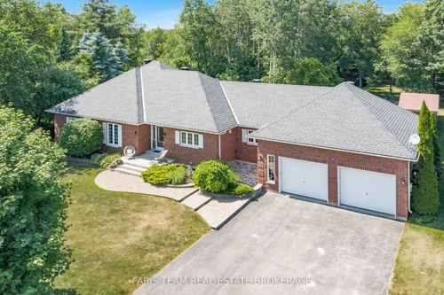 35 Parr Blvd, Utopia, ON, L0M1T0 | Card Image
