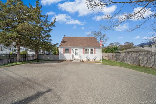 106 Holbrook Road, Brookhaven, NY, 11720 | Card Image