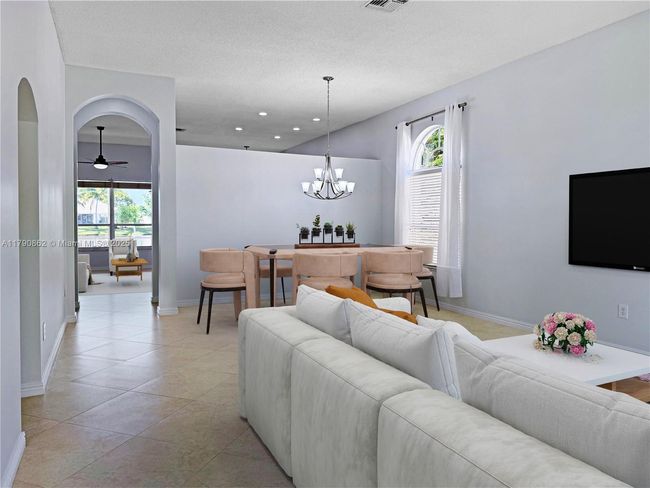 14365 Nw 15 Th St, House other with 3 bedrooms, 3 bathrooms and null parking in Pembroke Pines FL | Image 10