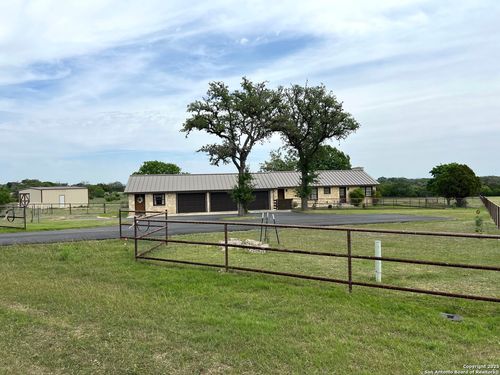 545 Highgate Dr, Bandera, TX, 78003-3552 | Card Image