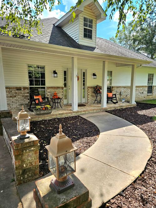 1018 W Holland Ave, White Hall, AR, 71602-9572 | Card Image