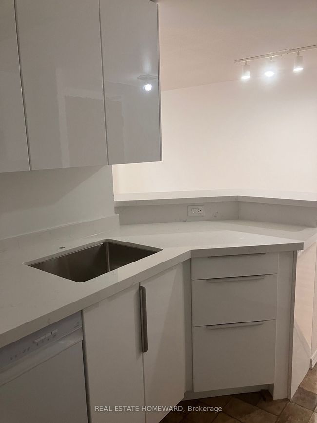 417 - 1001 Bay St, Condo with 2 bedrooms, 1 bathrooms and 1 parking in Toronto ON | Image 10