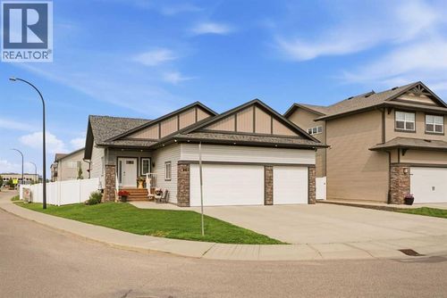 2 Traynor Close, Red Deer, AB, T4P0W5 | Card Image