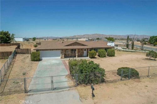 22574 Powhatan Rd, Apple Valley, CA, 92308-6646 | Card Image