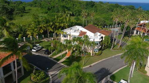 86 86, VEGA ALTA, PR, 00692 | Card Image