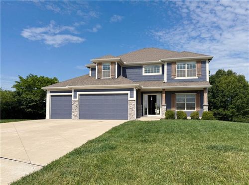 7540 N Amity Ave, Parkville, MO, 64152-1974 | Card Image