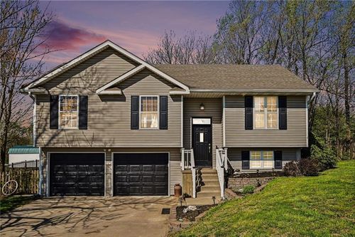 608 Castile St, Gower, MO, 64454-9502 | Card Image