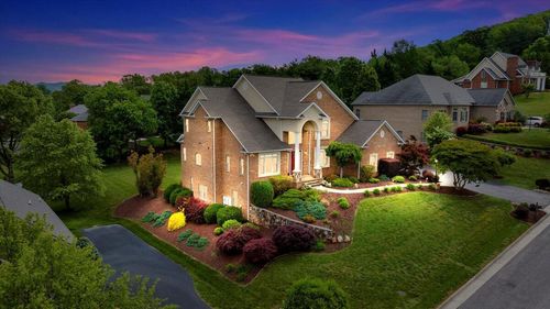 415 Stoneledge Dr, Roanoke, VA, 24019-8677 | Card Image