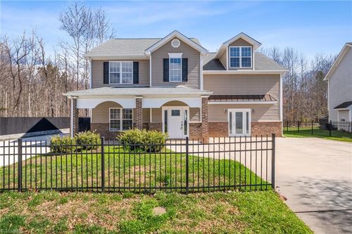 5663 Fairway Forest Dr, Winston-Salem, NC, 27105-3089 | Card Image