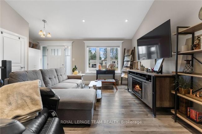 6 Noble Cres, House other with 3 bedrooms, 3 bathrooms and 6 parking in Petawawa ON | Image 8