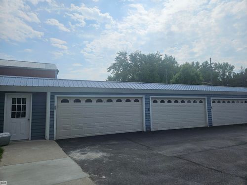 31705 S River Rd, Harrison Township, MI, 48045-5728 | Card Image