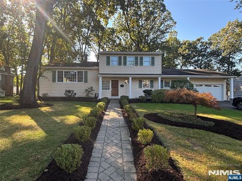 17 Chandler Dr, Wayne, NJ, 07470-5532 | Card Image